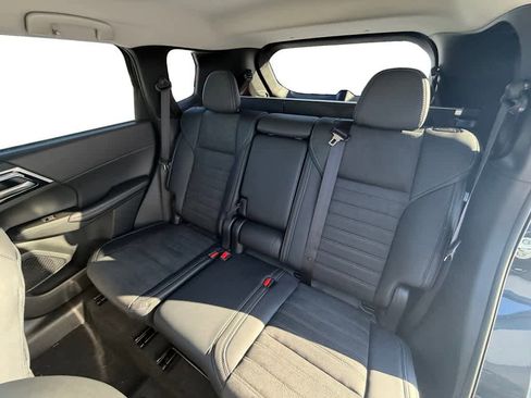 New 2025 Mitsubishi Outlander SE image 17