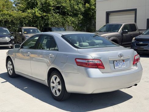 Used 2009 Toyota Camry LE FWD image 5