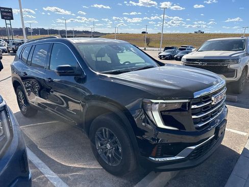 Used 2025 GMC Acadia Elevation image 3