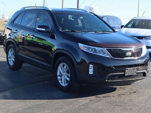Used 2015 Kia Sorento LX image 2
