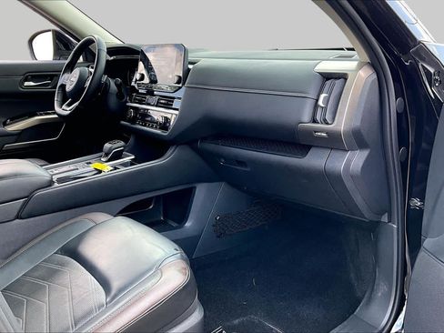 Used 2025 Nissan Pathfinder Platinum w/ Cargo Package FWD image 19