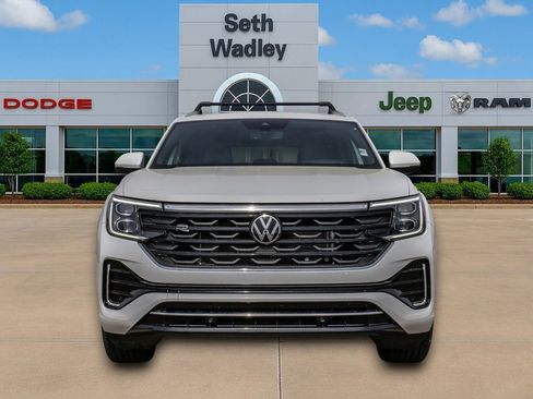 Used 2024 Volkswagen Atlas Cross Sport SEL R-Line image 2