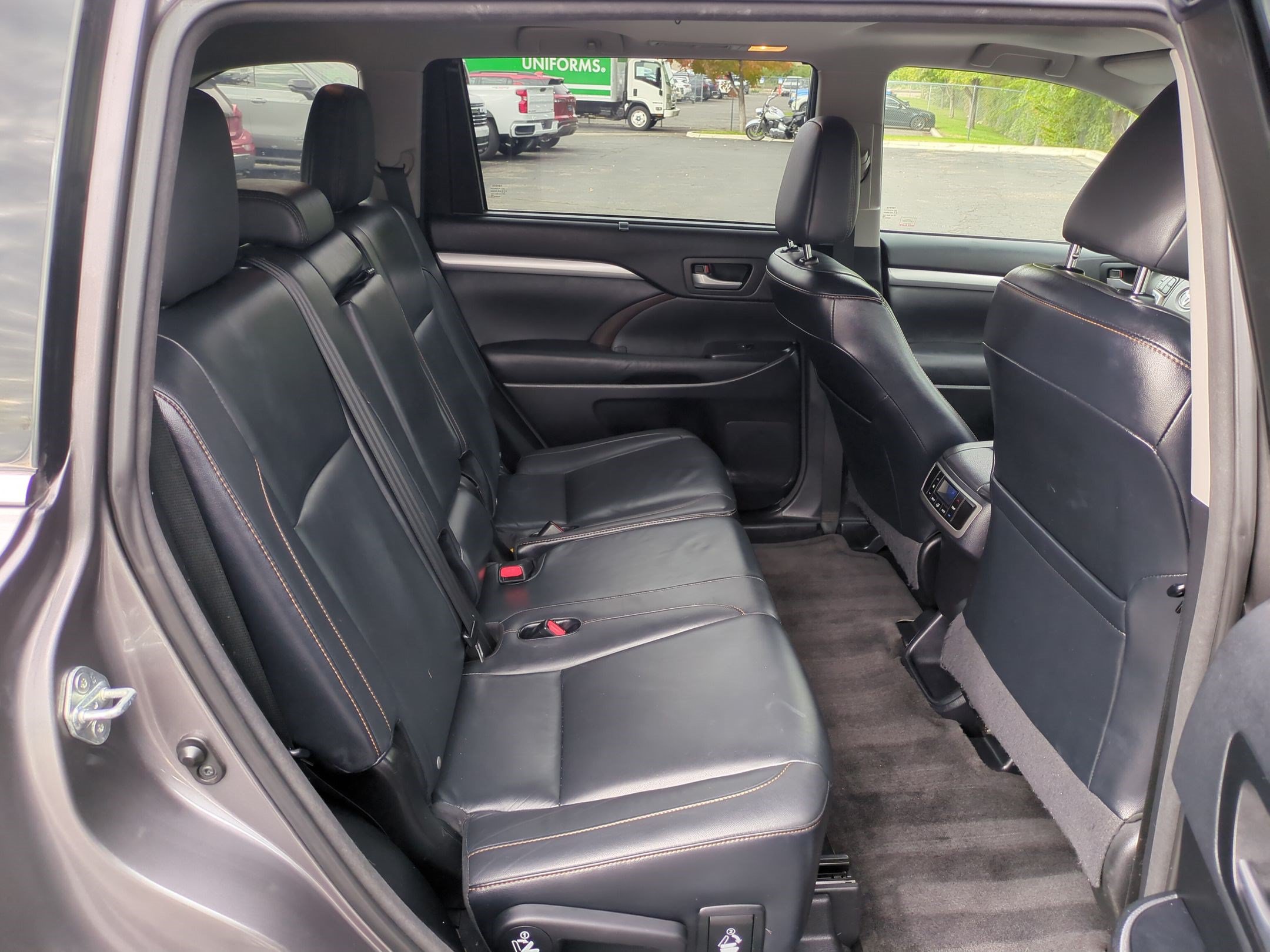 Used 2015 Toyota Highlander XLE FWD image 29