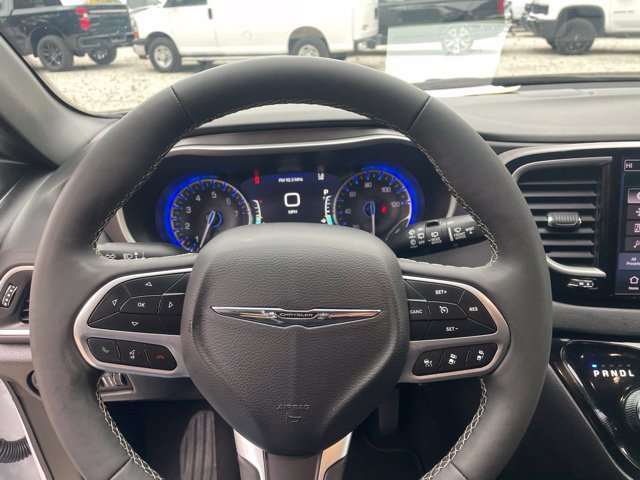 Used 2026 Chrysler Pacifica Select FWD image 30