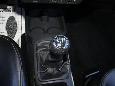 Used 2006 Volkswagen Beetle Convertible w/ Package 1 FWD image 12
