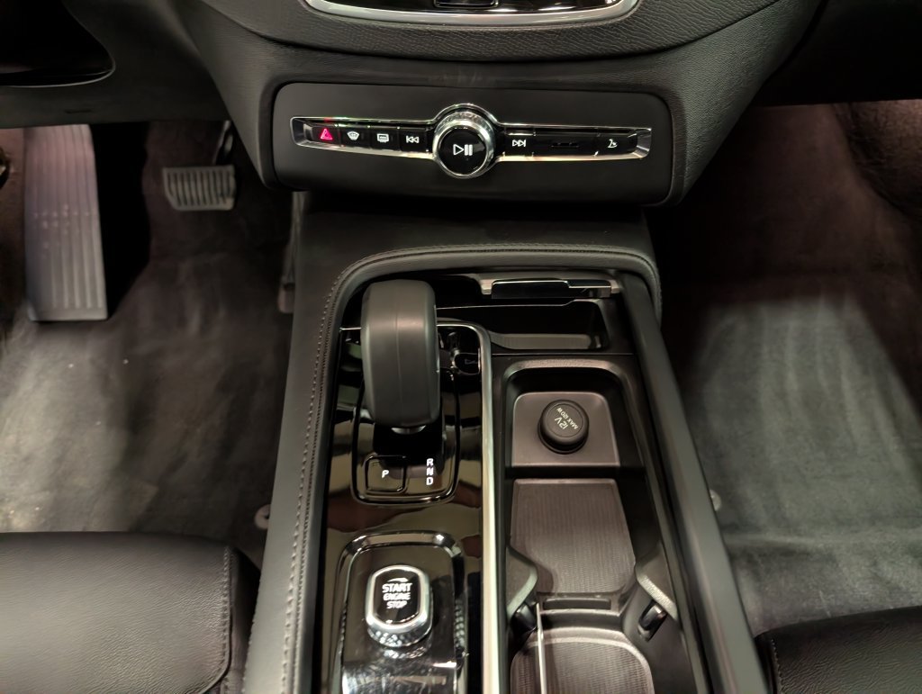 Used 2025 Volvo XC90 B5 Core AWD/4WD image 24