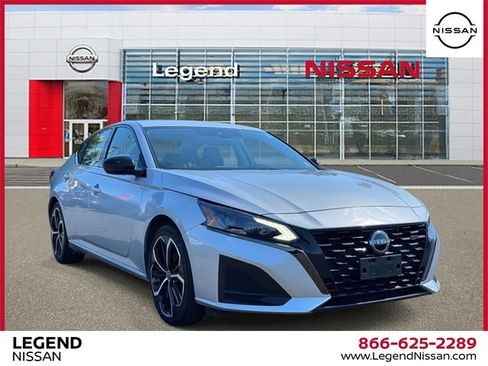 Certified 2023 Nissan Altima 2.5 SR image 1