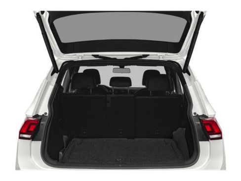 Used 2019 Volkswagen Tiguan SE w/ Panoramic Sunroof Package AWD/4WD image 11