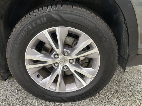 Used 2015 Toyota Highlander XLE AWD/4WD image 9