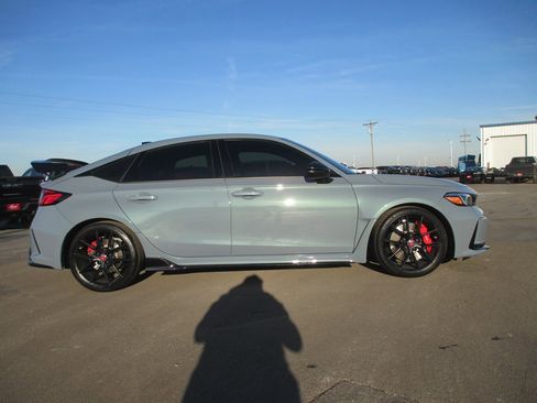 Used 2024 Honda Civic Type R image 3