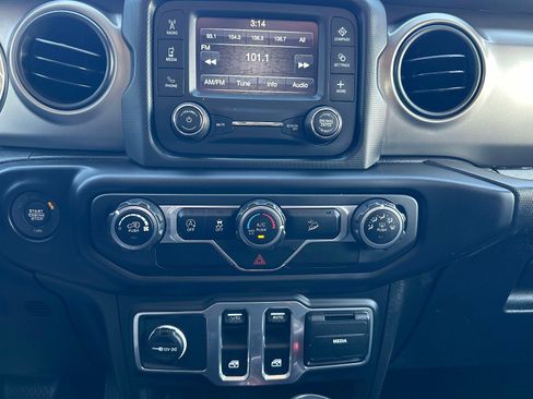 Used 2019 Jeep Wrangler Sport image 8