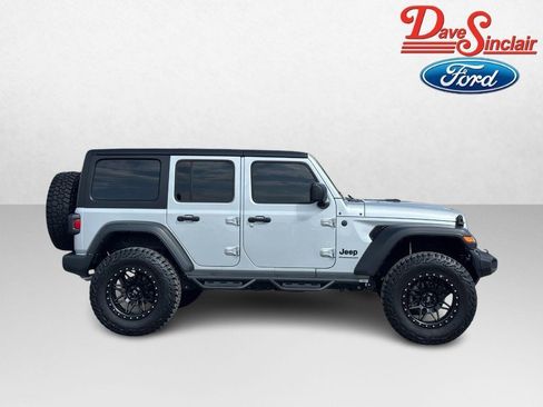 Used 2024 Jeep Wrangler Unlimited Sport AWD/4WD image 5