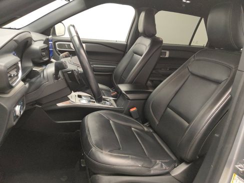 Used 2020 Ford Explorer XLT w/ Equipment Group 202A image 17