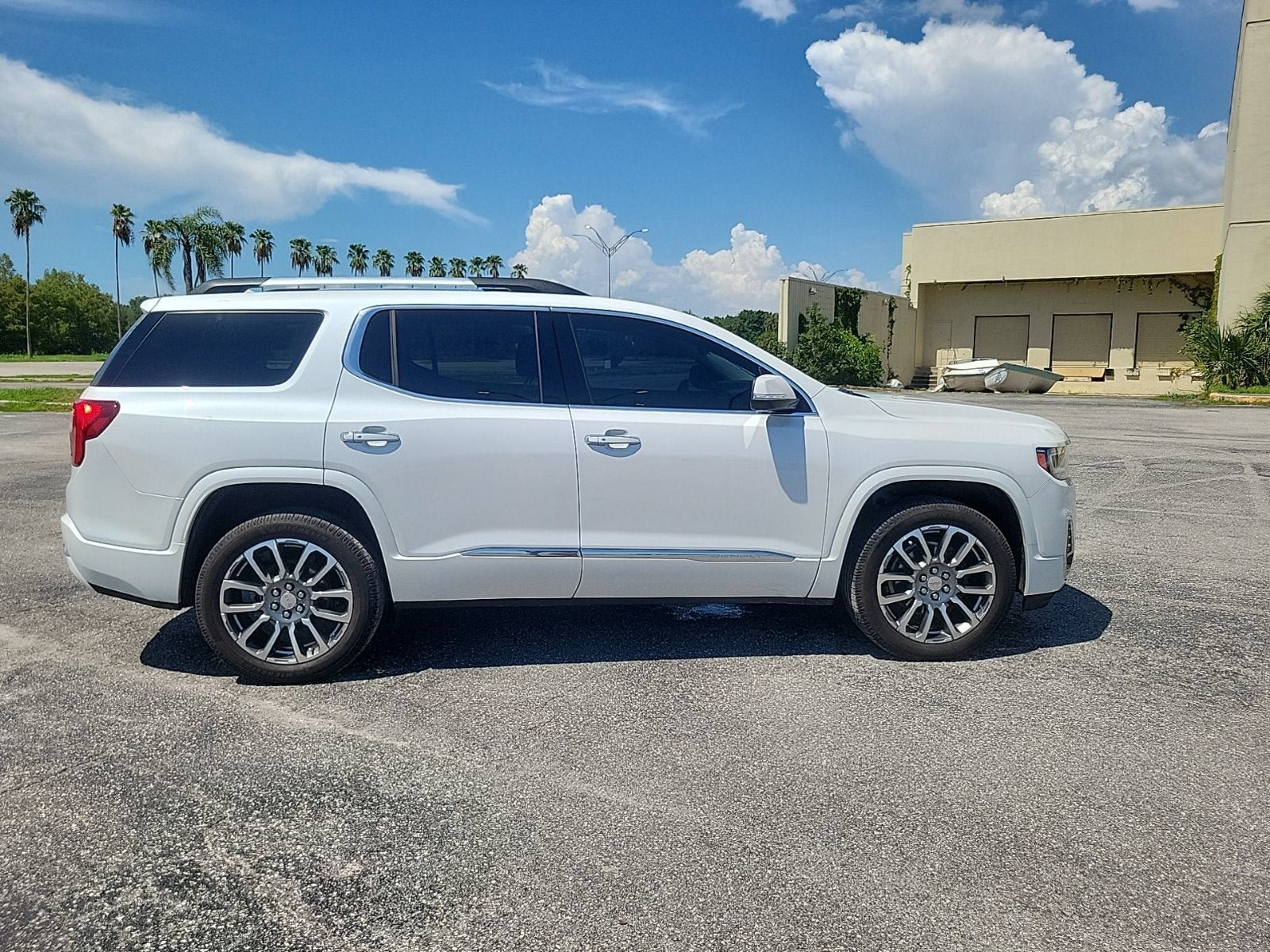 Certified 2023 GMC Acadia Denali w/ Denali Ultimate Package FWD image 7