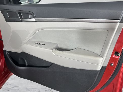 Used 2017 Hyundai Elantra SE FWD image 23