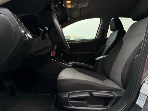 Used 2017 Volkswagen Jetta S image 39