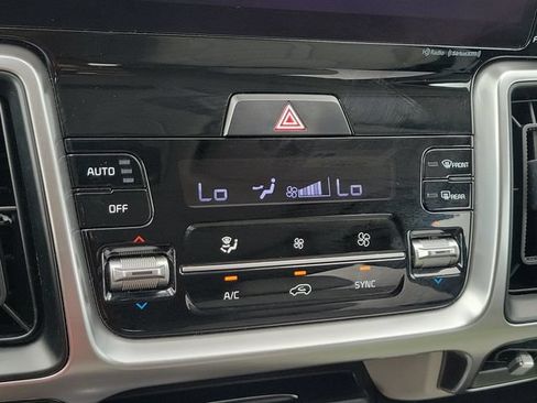 Used 2022 Kia Sorento S w/ Panoramic Sunroof Package FWD image 29