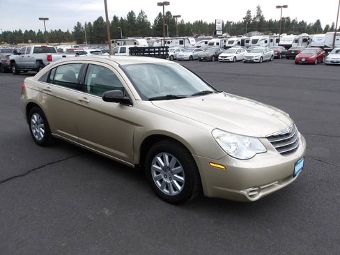 Used 2010 Chrysler Sebring Touring FWD image 7