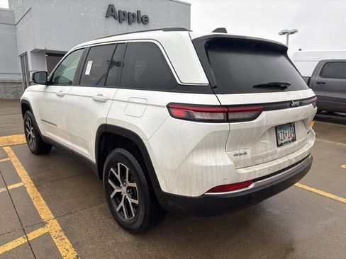 Certified 2023 Jeep Grand Cherokee Limited image 3