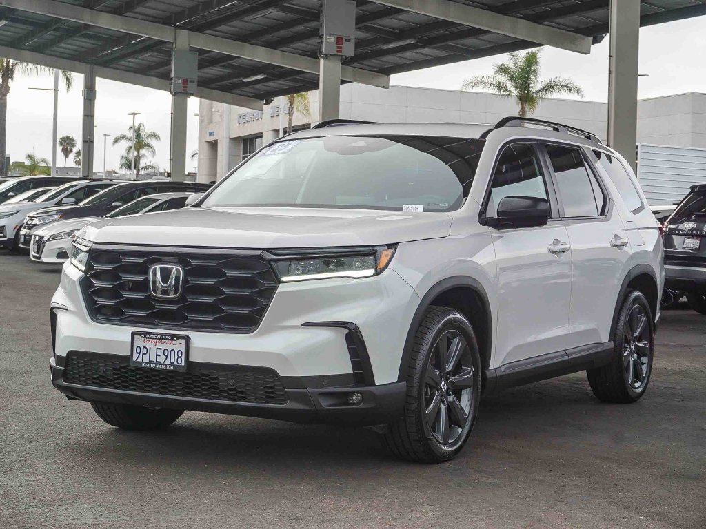 Used 2025 Honda Pilot Sport image 3