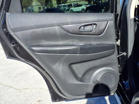 Used 2020 Nissan Rogue S image 18