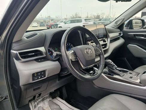 Used 2020 Toyota Highlander Platinum image 10