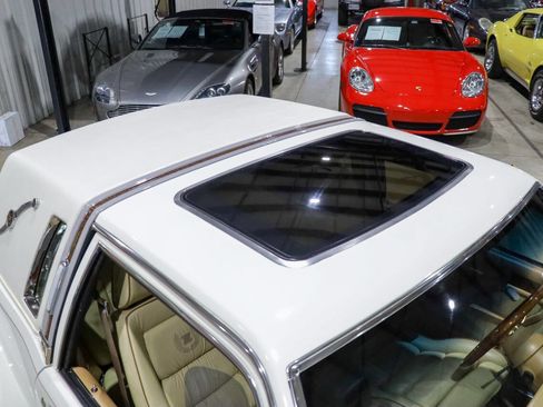 Used 1988 Ford Mustang LX image 19