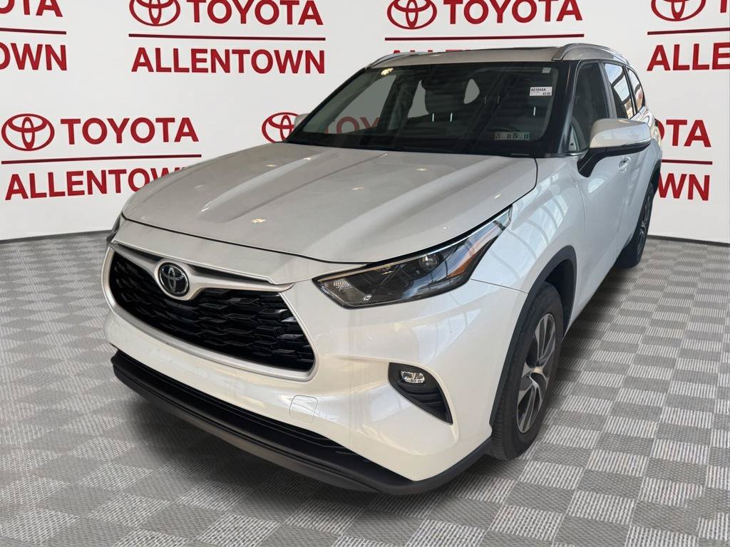Used 2023 Toyota Highlander XLE FWD image 14