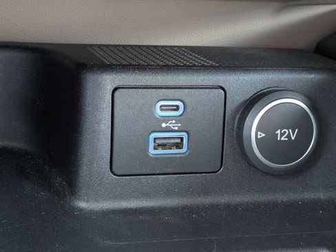 Used 2021 Ford Escape SE w/ SE Sport Appearance Package FWD image 22