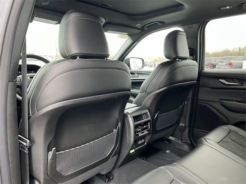 New 2025 Jeep Grand Cherokee Altitude image 31