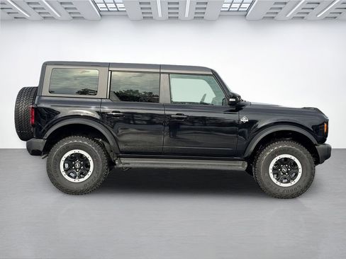 New 2025 Ford Bronco Outer Banks w/ Sasquatch Package image 2