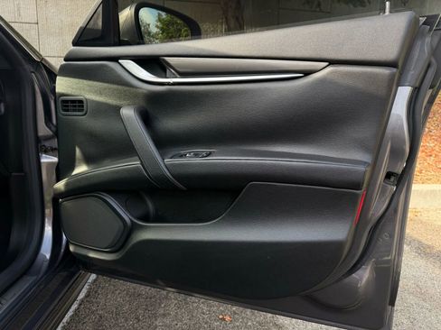 Used 2017 Maserati Ghibli image 43