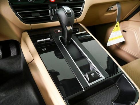 New 2026 Porsche Macan image 19