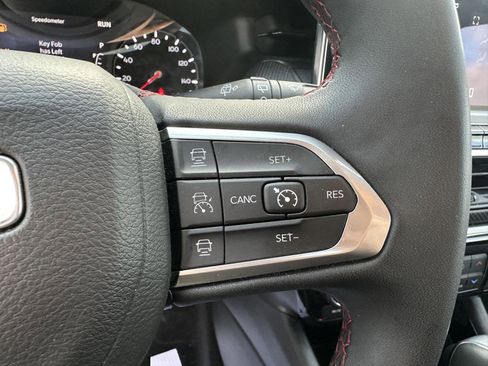 Used 2025 Jeep Compass Trailhawk image 24