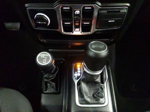 Used 2023 Jeep Wrangler Unlimited Sport AWD/4WD image 9