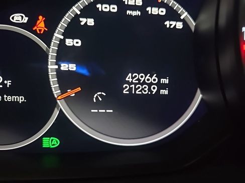 Used 2022 Porsche Cayenne Platinum Edition image 23