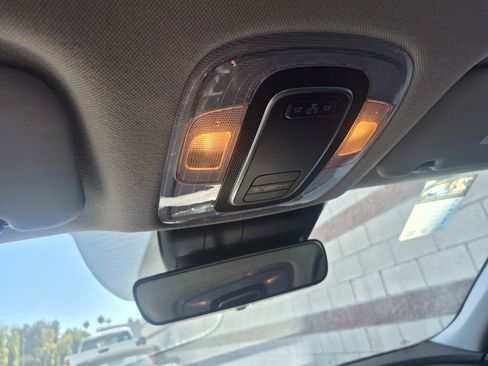 Used 2025 Hyundai Elantra SE w/ Cargo Package image 19