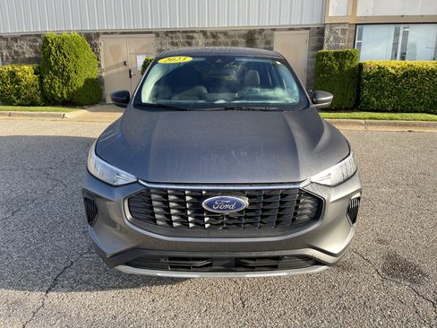 Used 2023 Ford Escape Active w/ Tech Pack #1 AWD/4WD image 9