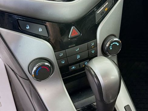 Used 2012 Chevrolet Cruze LT image 16