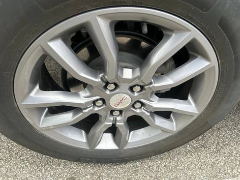 Used 2022 GMC Terrain SLT AWD/4WD image 4