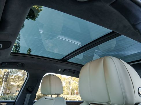 Certified 2024 Bentley Bentayga AWD/4WD image 29
