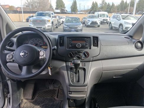 Used 2017 Nissan NV200 SV image 4