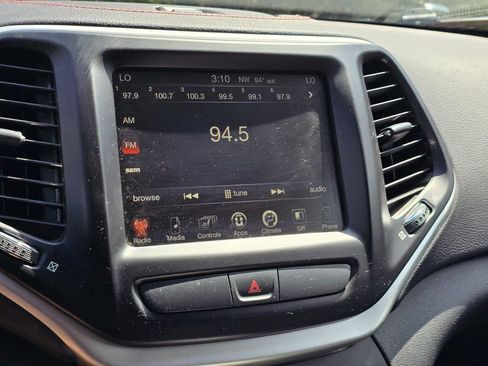 Used 2017 Jeep Cherokee Trailhawk w/ Comfort/Convenience Group AWD/4WD image 19
