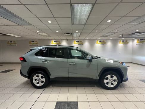 Used 2021 Toyota RAV4 XLE AWD/4WD image 3