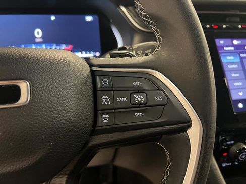 Used 2023 Jeep Grand Cherokee Laredo image 14