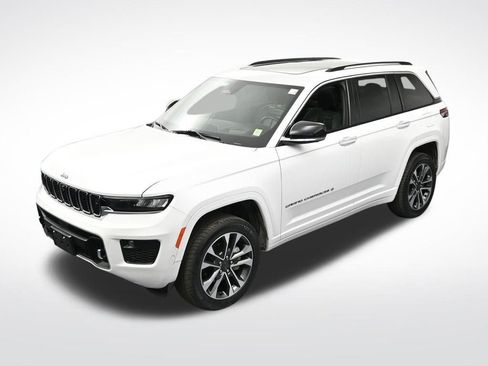 Used 2022 Jeep Grand Cherokee Overland w/ Adv Protech Group III image 17