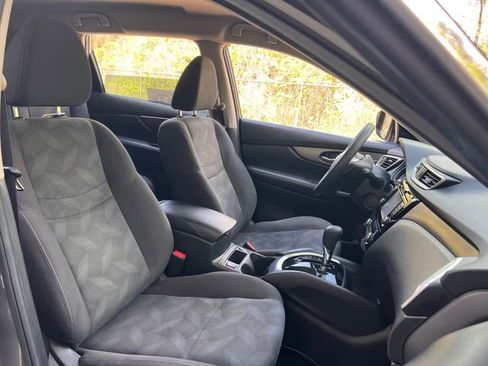 Used 2016 Nissan Rogue SV w/ SV Premium Package image 32