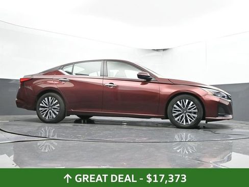 Used 2023 Nissan Altima 2.5 SV FWD image 46