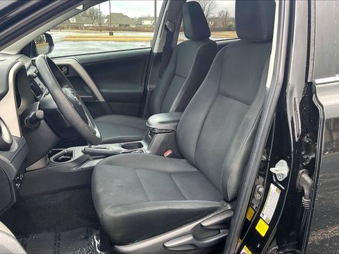 Used 2018 Toyota RAV4 LE image 7