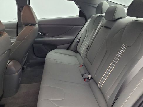 Used 2025 Hyundai Elantra SEL image 18